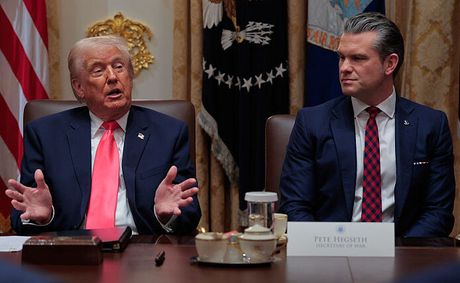 ‘Did He Fall?’: Trump’s Cabinet Meeting Derails Into Chaos After Viewers Notice Strange ‘Bump’ Under His Eye in New Photos