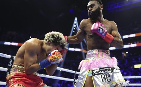 Jaron Ennis&nbsp;moves towards claiming control of boxing’s junior middleweight division &nbsp;