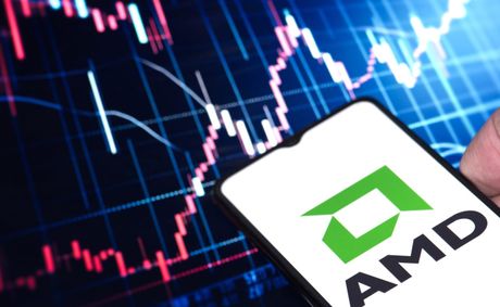 VOO dips as AMD selling collides with bullish targets