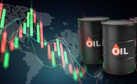 Oil sinks as tankers return to the Strait of Hormuz
