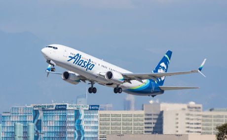 Passengers threaten to take over Alaska Airlines jet in Miami