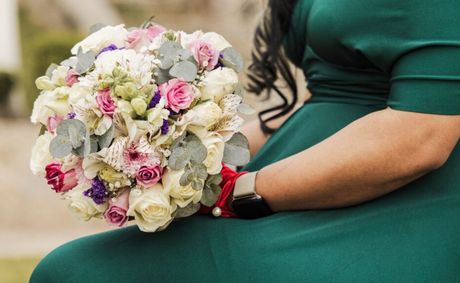 13 date night outfit ideas for curvy women who are tired of wearing black