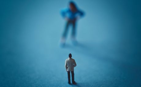 The 9 social cues that mean people fear you