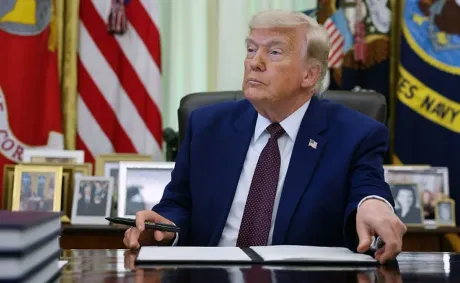 ‘Thought All of This Was a Fake’: Fans Zoom In on Bizarre Photo of Trump While His Grown Son Hides Under the Desk — Then a Message Catches Their Eye