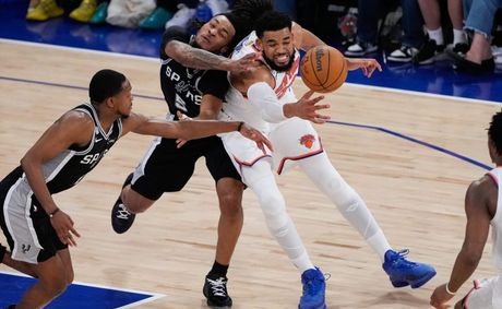 Knicks complete record rally from 29 points down and beat Spurs 107-106 for 3-1 NBA Finals lead