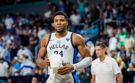 Giannis Antetokounmpo fuels 3 major trade rumors
