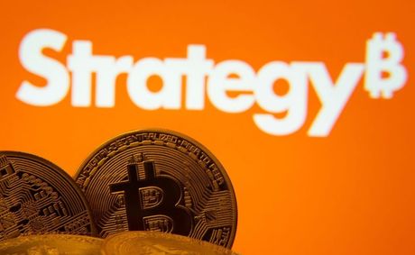 Why Strategy (MSTR) and Bitcoin’s brutal fall has investors worried