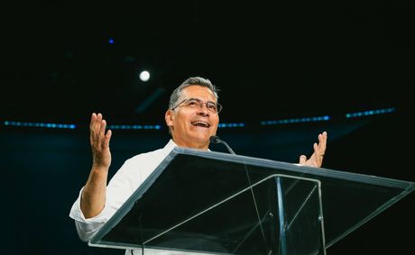 Becerra continues to lead in race for governor