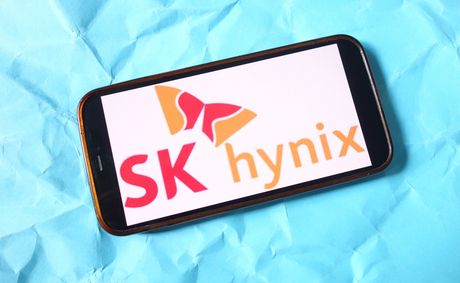 SK Hynix surges 5.6%: can it dominate the AI DRAM market?
