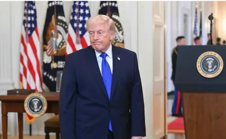 ‘What the Hell!!’: A New Trump Photo Before His Walter Reed Visit Has People Asking Questions the White House Can’t Answer and the Story They Put Out After Only Raised More Red Flags