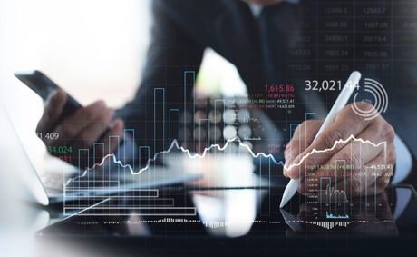 Bipartisan duo unveils bill banning stock trades for public officials