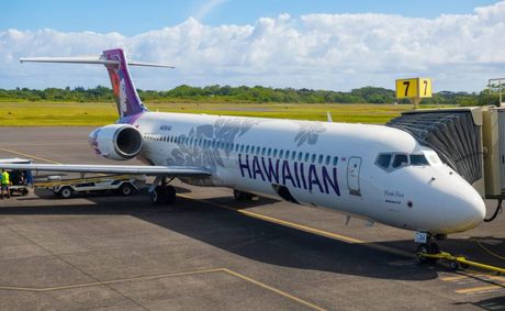 Hawaiian Airlines crew banned from leis on 3 routes