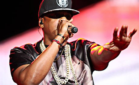Jay-Z fans without tickets bum-rush doors, force delay of NYC show