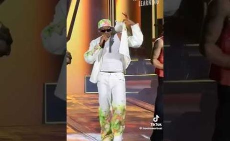 Y’all think that’s Usher? 🤔