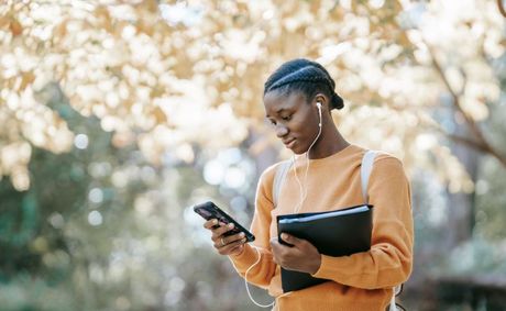 Traditional news sources being replaced with social media platforms