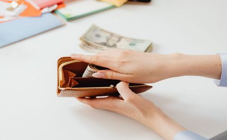 13 Essentials Every Woman Should Have in Her Bag