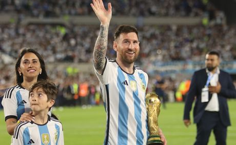 Messi breaks two World Cup records in one wild night
