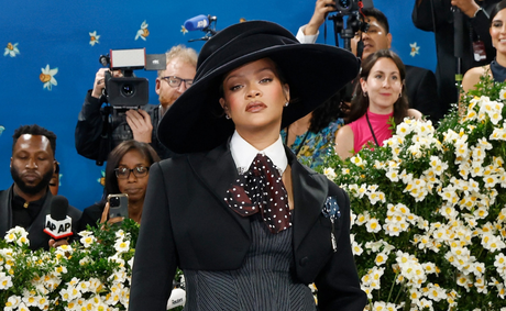 Rihanna breaks a 10-year silence with a telling studio update