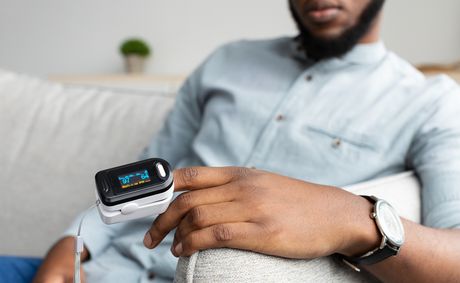 Pulse oximeter readings that miss on darker skin