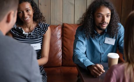 7 Red flags women spot on a first date right away