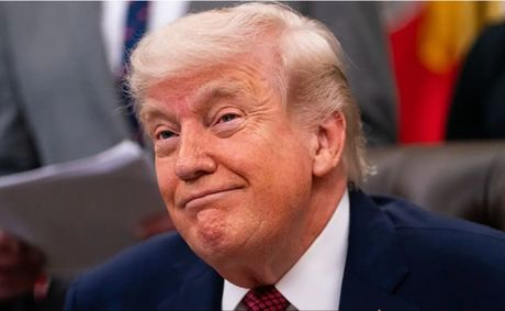 ‘Who is That’: Trump Declares His Mind Sharper Than Ever, Pivots to Jaw-Dropping Weight Loss Confession as Folks Zero in on Distracted Guy in the Back