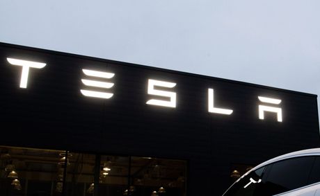 Tesla sets strict AI spending for employees