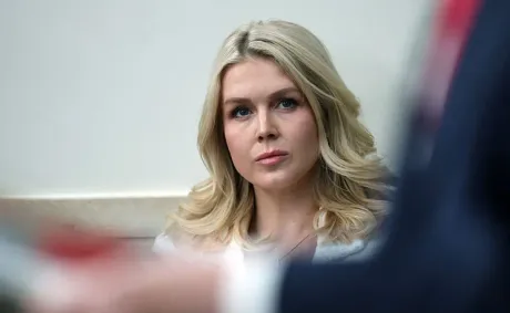 ‘Are You Kidding Me?’: Karoline Leavitt’s Marine One Look Sparks a Frenzy as Critics Can’t Get Past Her New Face and Look