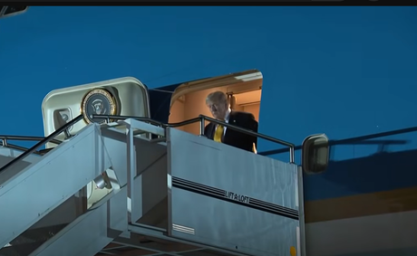 Trump ditches new Qatari jet for old Air Force One