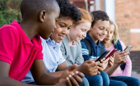 UK to Ban Social Media for Children Under 16 Starting in 2027
