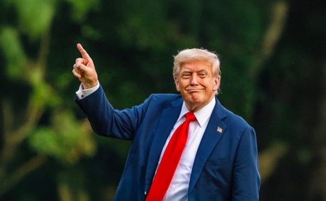 Trump mocks Obama and Comey with a jailhouse photo drop
