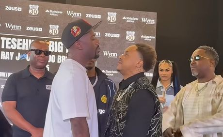 Orlando Brown Smacks Ray J with Stack of Cash During Zeus Fight Event | WATCH