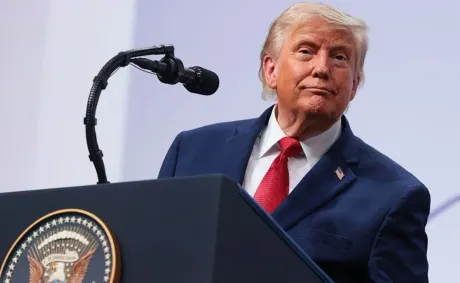 ‘Repeat That’: Trump Arrived at the Podium with Prepared Notes—Then Got Tongue-Tied Before One Rambling Remark Left Viewers Wondering If He Knew What He Was Reading
