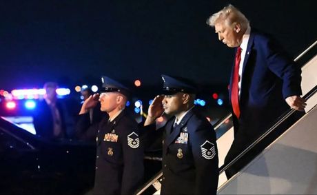 ‘Those Cankles’: Trump Struggles to Move His Legs and Gets Stranded on Flight of Stairs —Then Aides Panic and Rush to Block the Evidence from Cameras