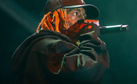 Lil Wayne’s late arrival tests fans’ patience again