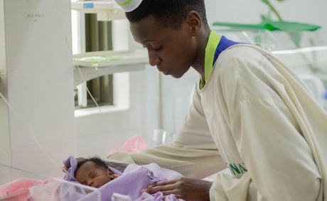 As Ebola virus rages in Africa, U.S. citizen tests positive