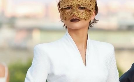 A Golden Masterpiece, A Burgundy Lip, And Barely-There Liner: Zendaya’s Beauty Look Is The Definition Of Modern Couture