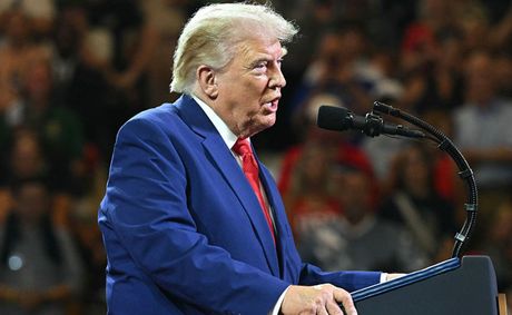 ‘Does Anybody Get That?’: Trump Explodes During Dinner After Dirty Joke Completely Bombs— Begs for Laughs 3 Times and the Room Sits In Silence, so He Attacks His Team
