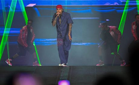 Chris Brown’s stage moment steals R&B Tour spotlight