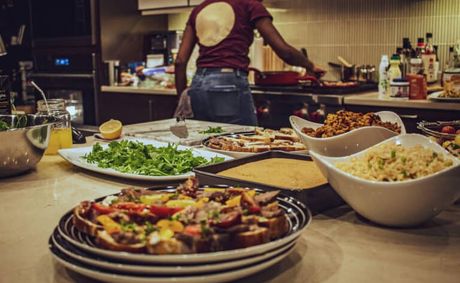 Cooking for a Crowd Without Overheating the House