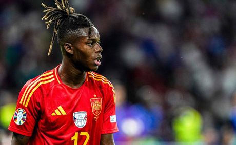 Why did Spain leave Nico Williams on the bench today?