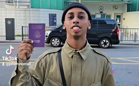 Convicted Streamer Johnny Somali Signs Autographs in Korean Prison, Calls Himself a “Celebrity Inmate”
