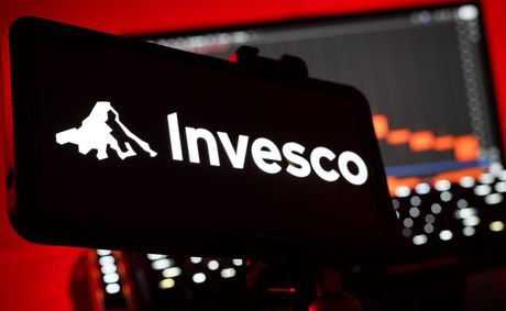 Why QQQ hovers near $706 as a brutal tech selloff deepens