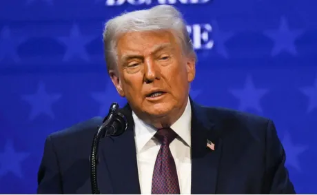 ‘Seriously’: Trump Gets Stuck in a Strange Loop Mid-Speech as He Loses His Place Before a Man in the Crowd Helps Jog His Memory