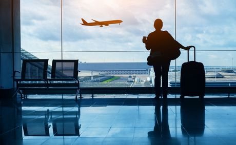 Qantas bans passenger after attack on flight attendant