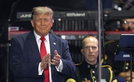 Did He Use A Staple Gun?’: Trump’s State Fair Decor Ripped to Shreds Online, as Close-Up Reveals Jaw-Dropping Details That Have Critics Exploding