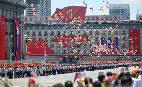 Feature: Flowers and Cheers Greet Xi in Pyongyang