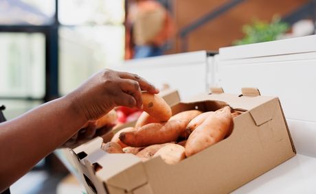 A nutritionist reveals the 8 superfoods that fight aging