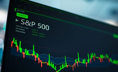 Dow drops 400: why the market is falling today
