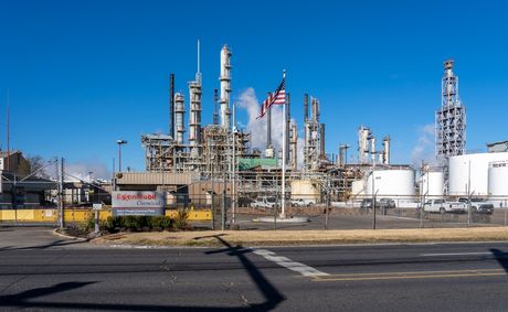 Exxon Mobil moves to pump Venezuela oil reserves once again