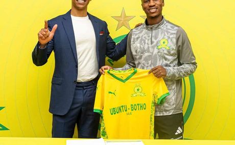 Themba Zwane Renews Mamelodi Sundowns Contract